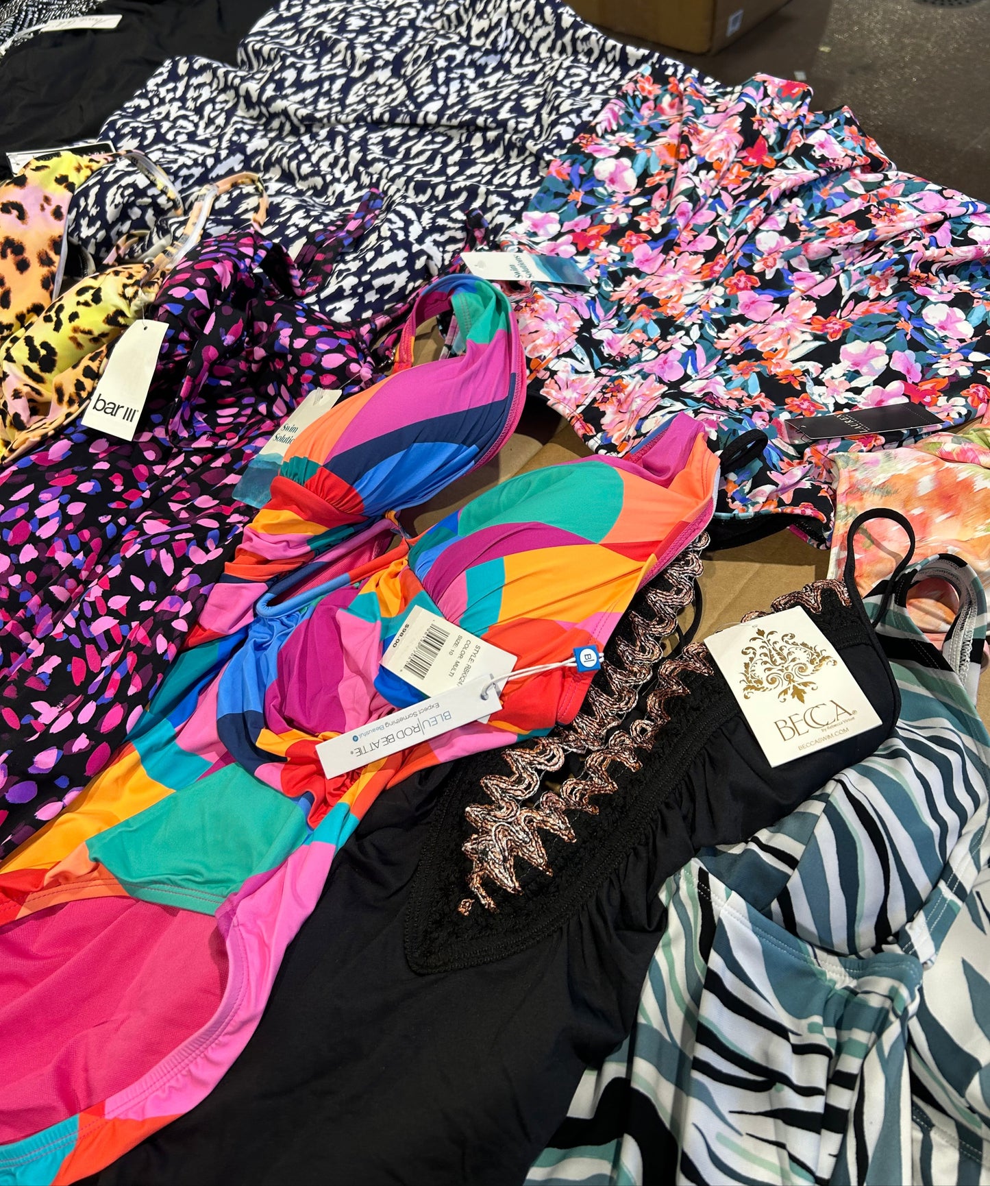900 Piece Swim - Pallet Lot.