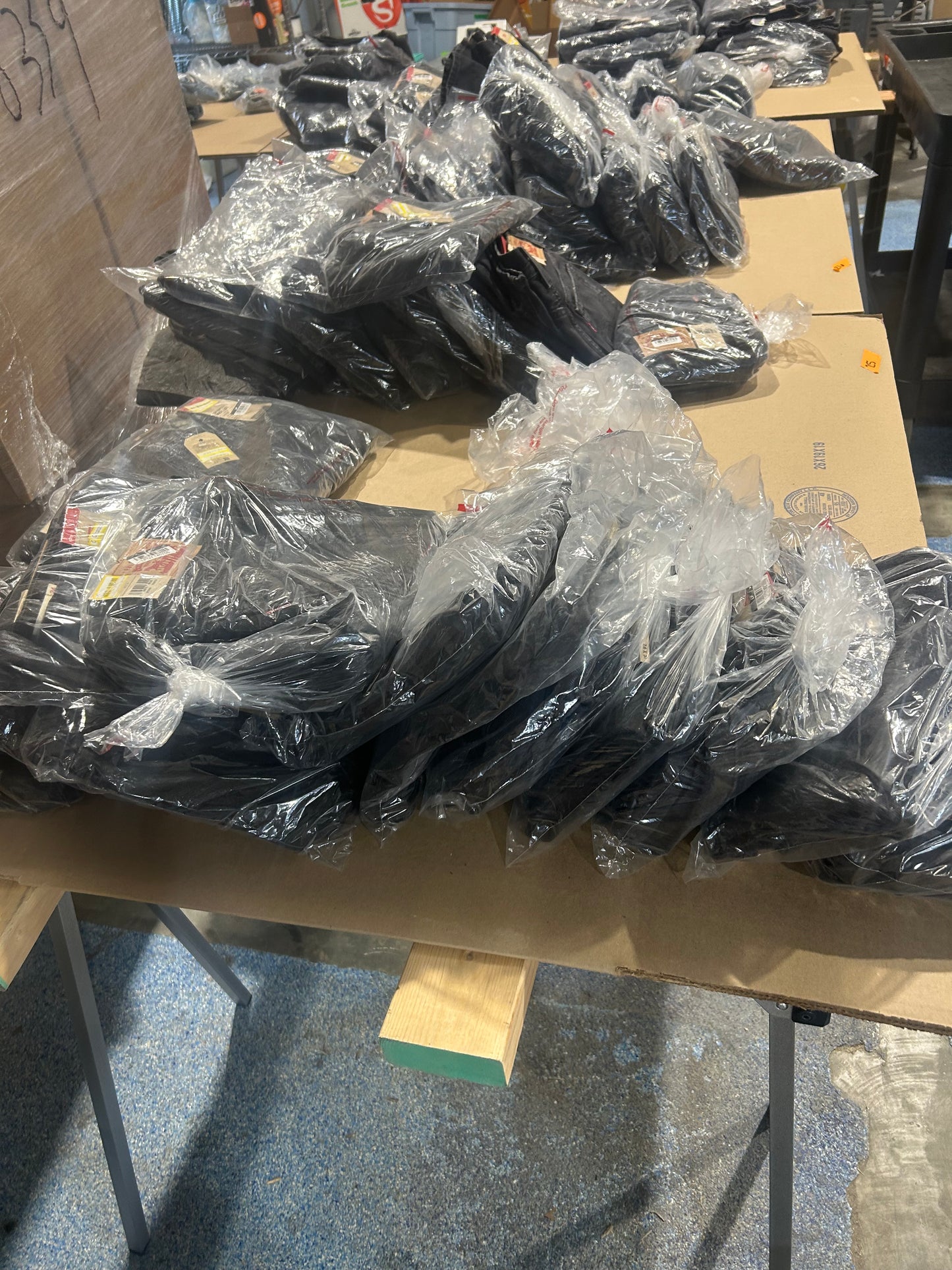 Levi's Jeans Lot - Women 48pc.