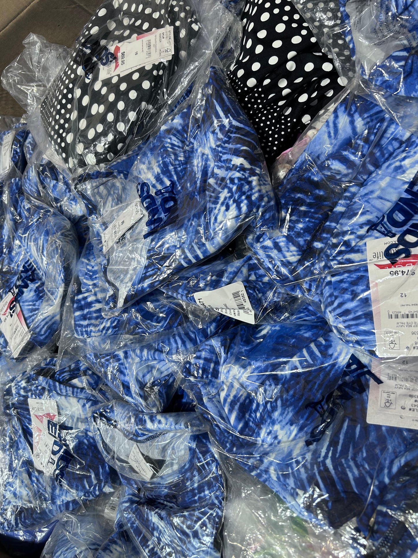 Pallet : 1200+ Pieces.