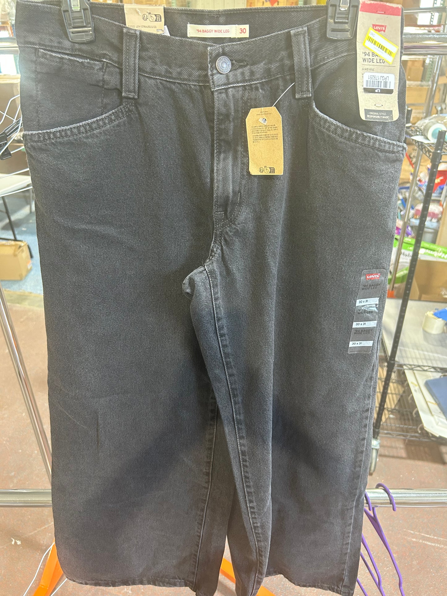 Levi's Jeans Lot - Women 48pc.