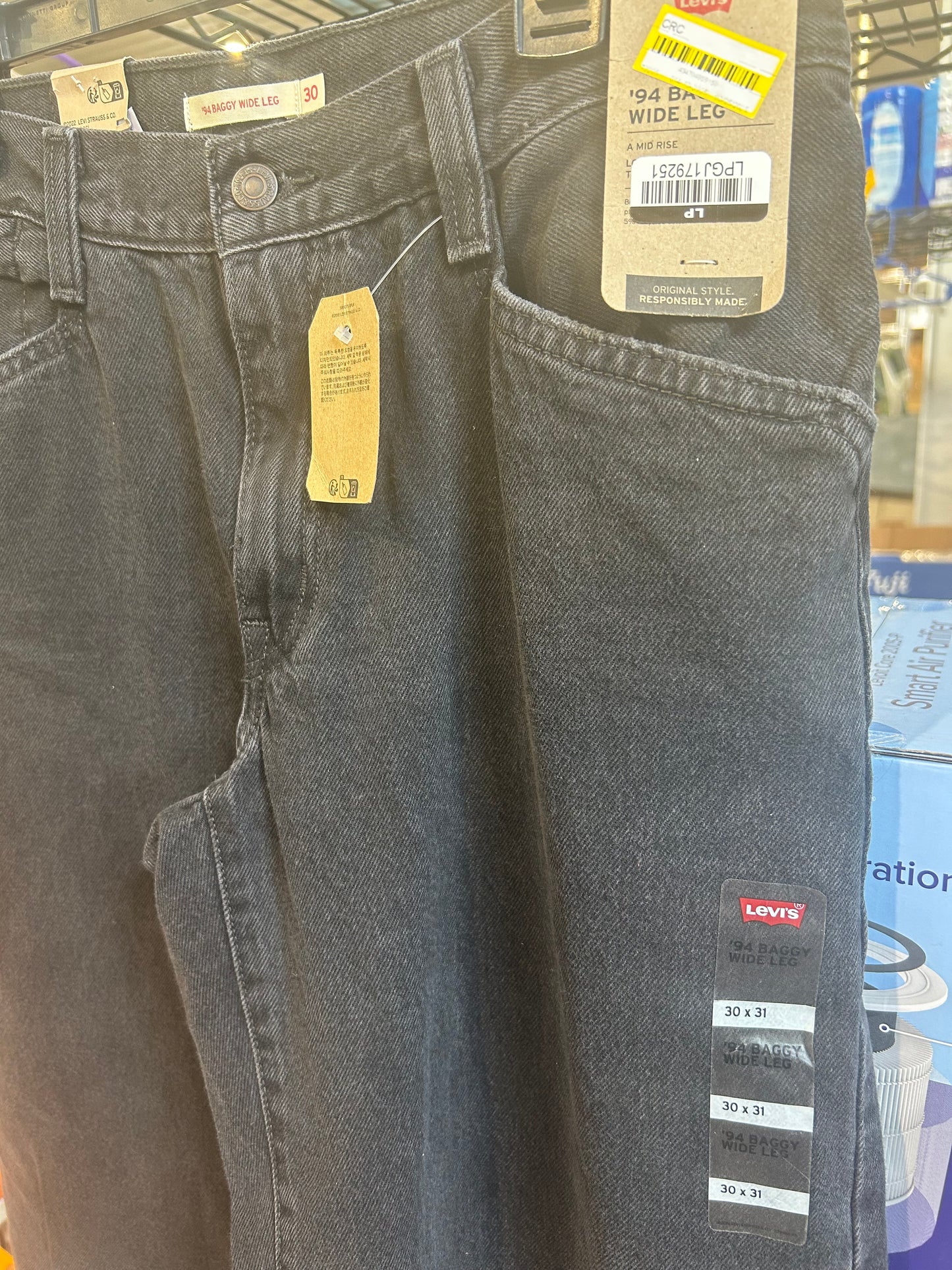 Levi's Jeans Lot - Women 48pc.