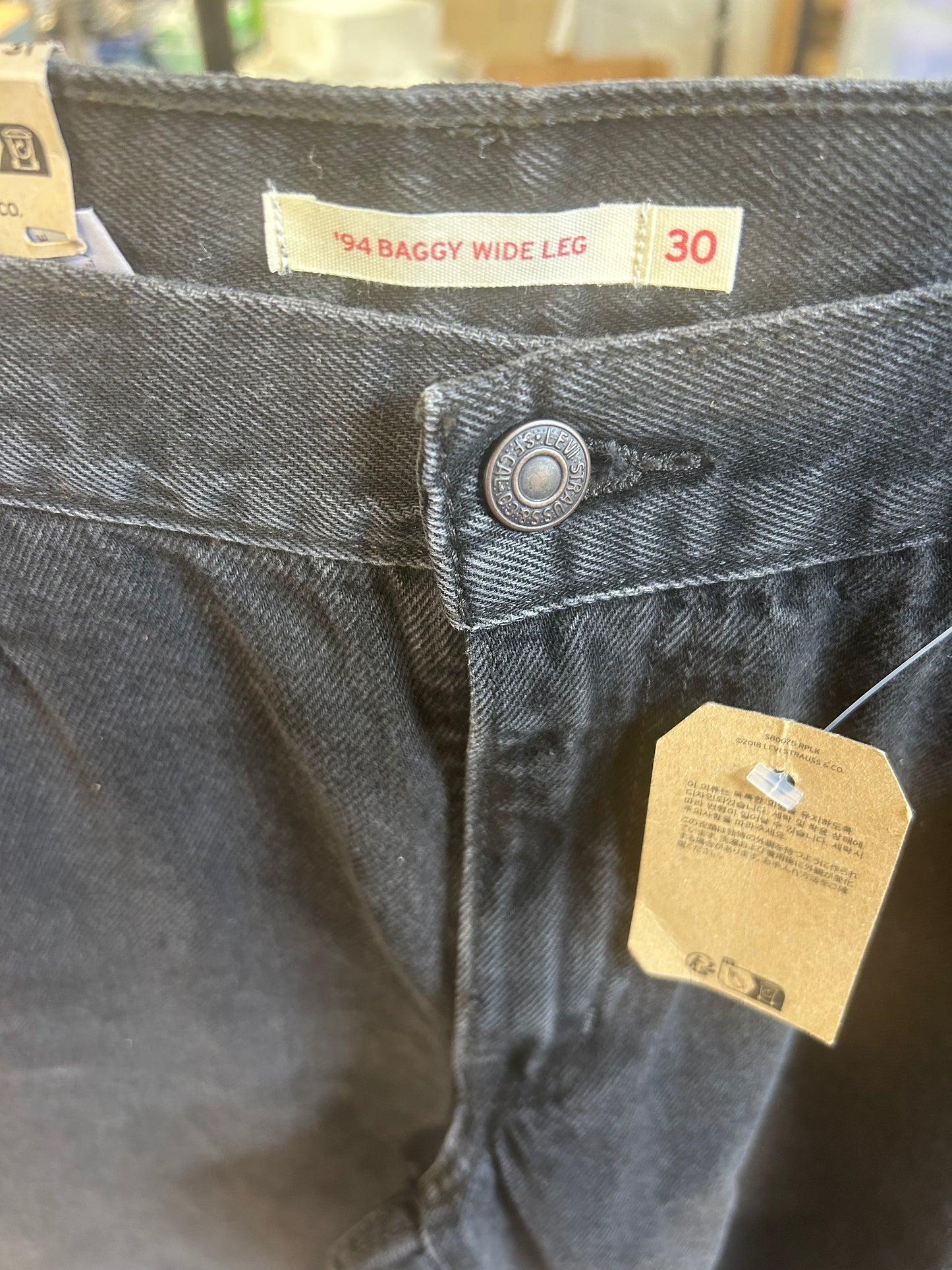 Levi's Jeans Lot - Women 48pc.