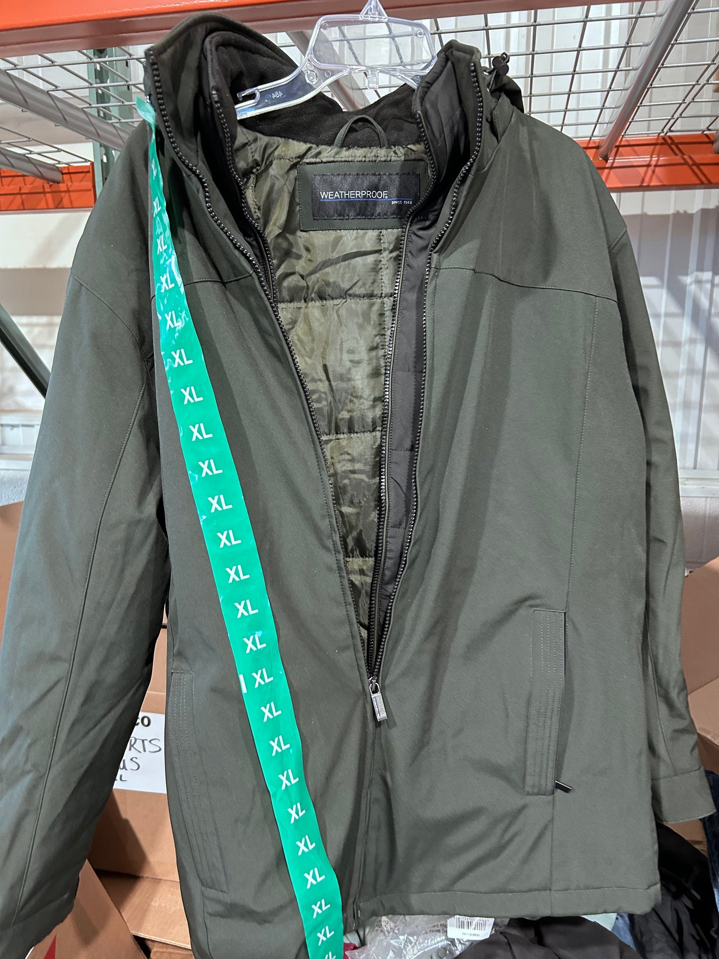 Pallet Lot: Men's Coats & More!