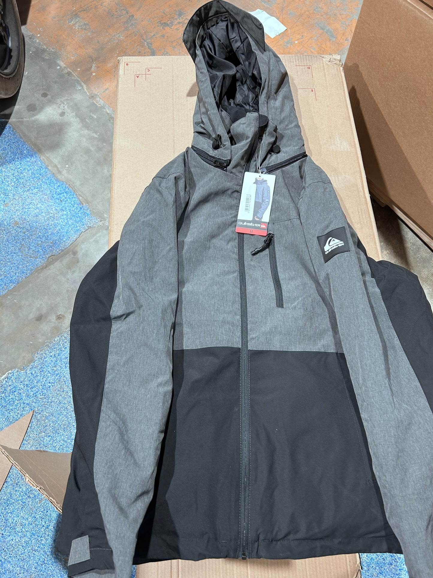 Pallet Lot: Men's Coats & More!