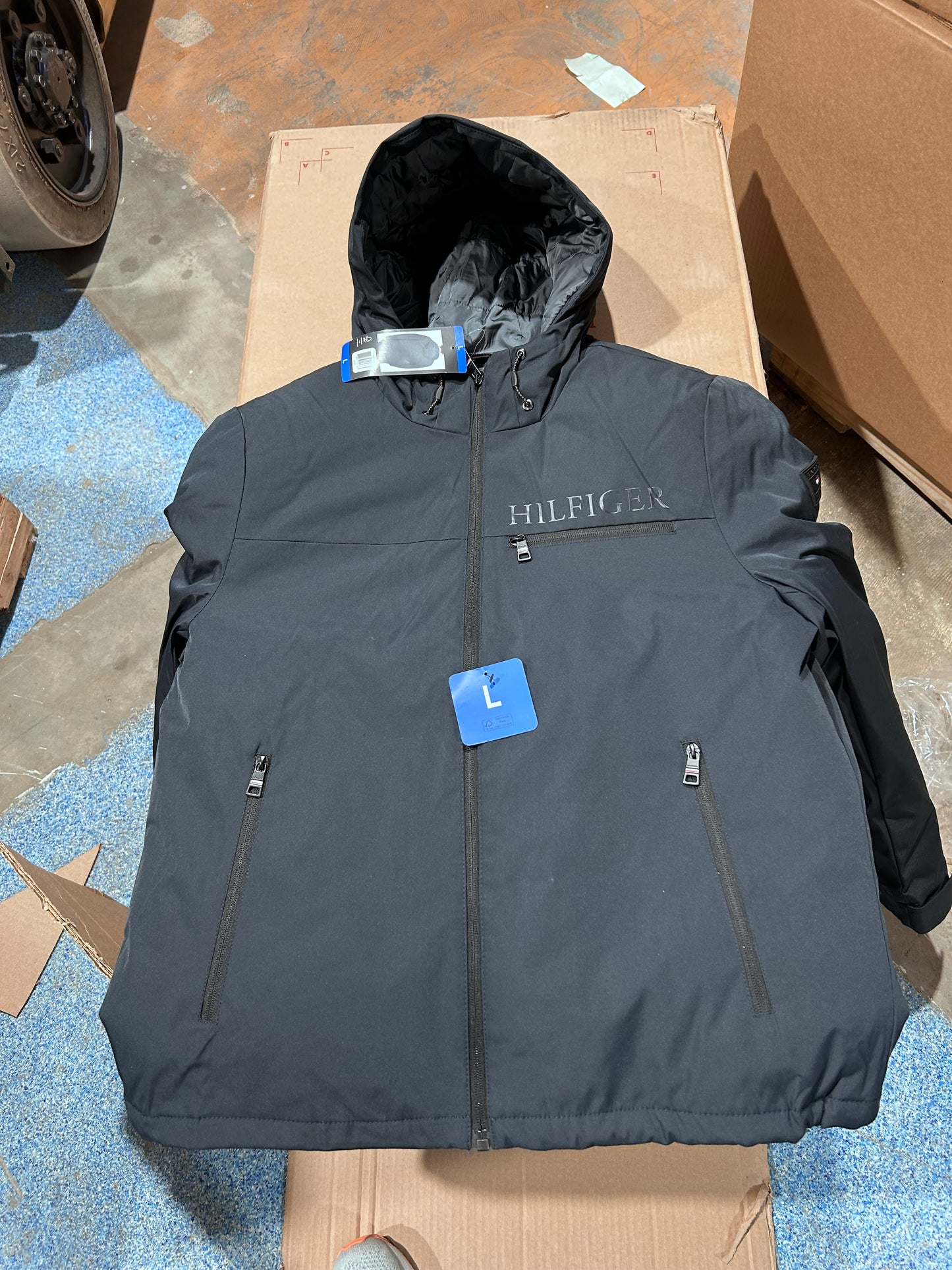 Pallet Lot: Men's Coats & More!