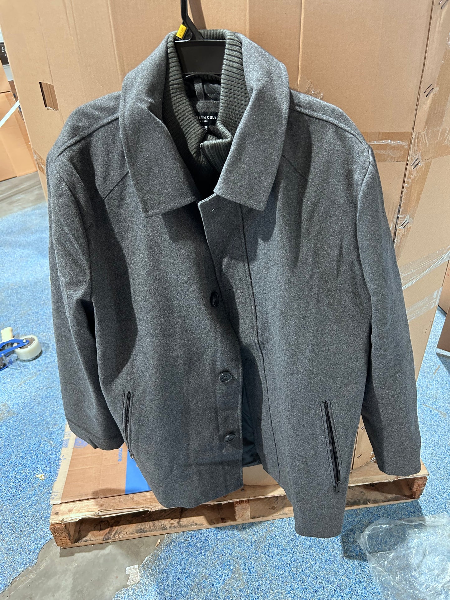 Pallet Lot: Men's Coats & More!