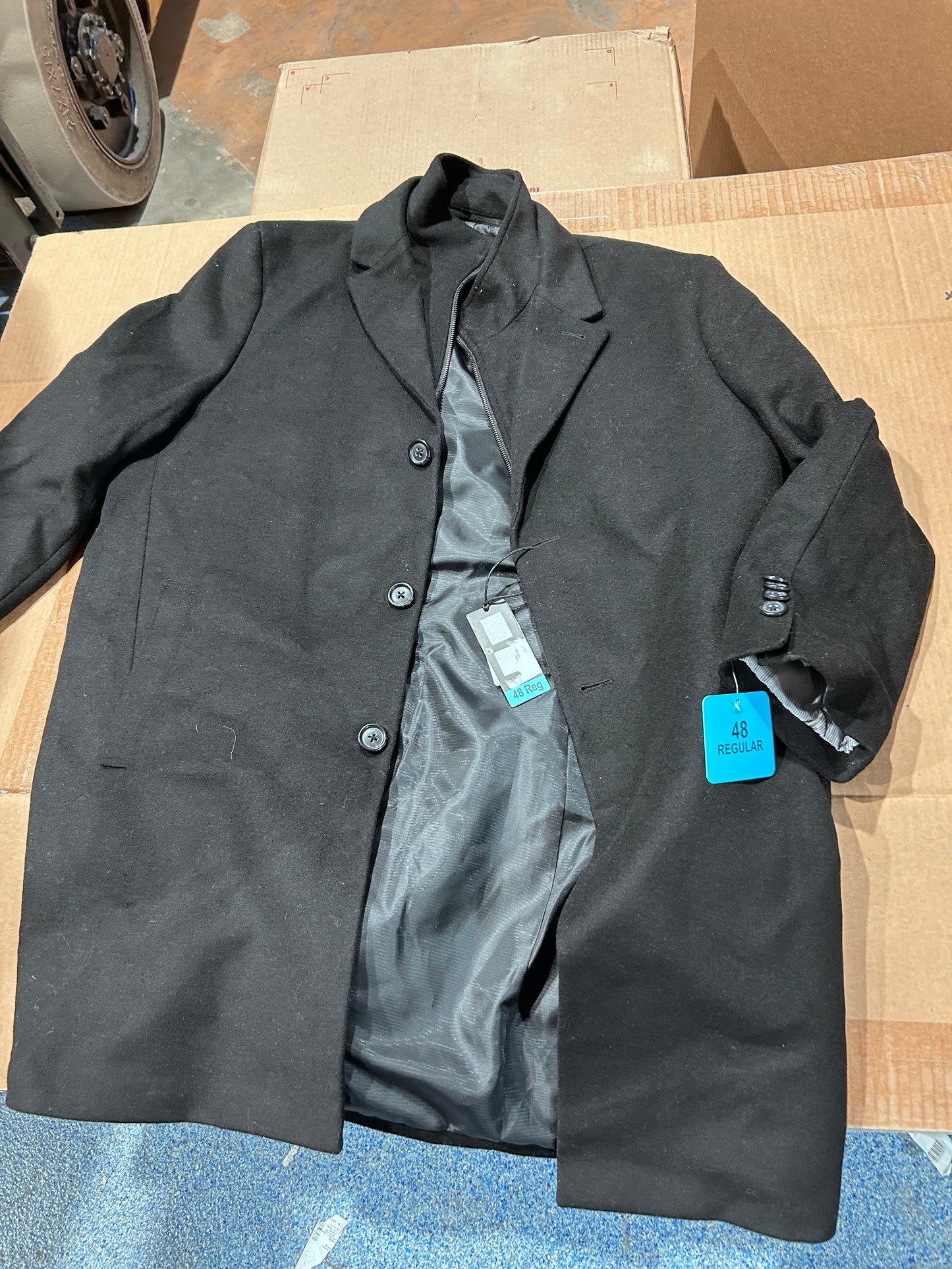 Pallet Lot: Men's Coats & More!