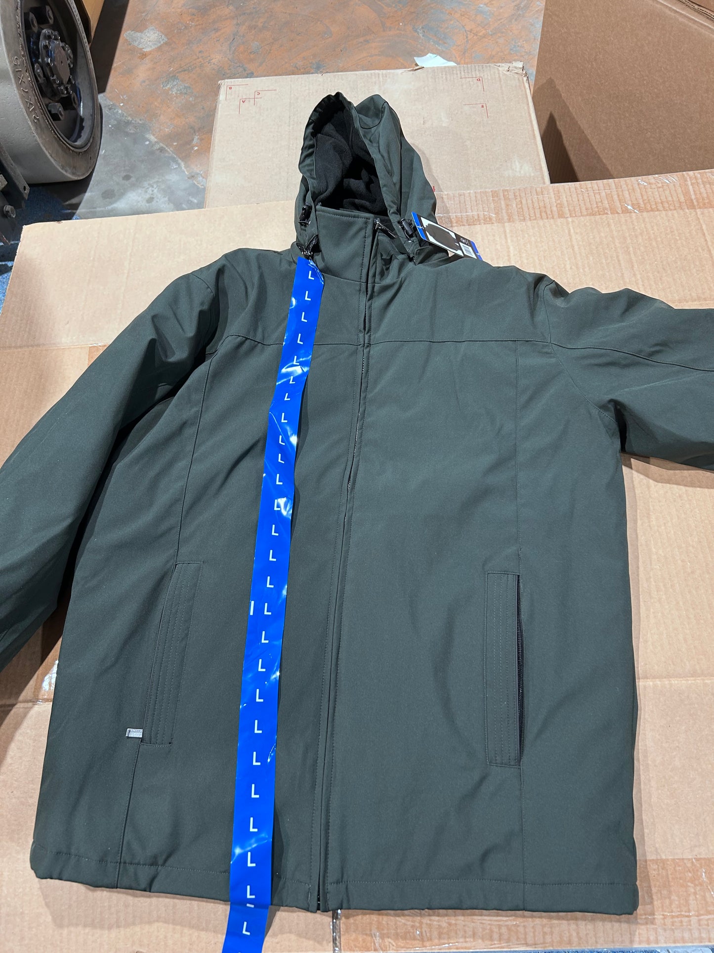 Pallet Lot: Men's Coats & More!