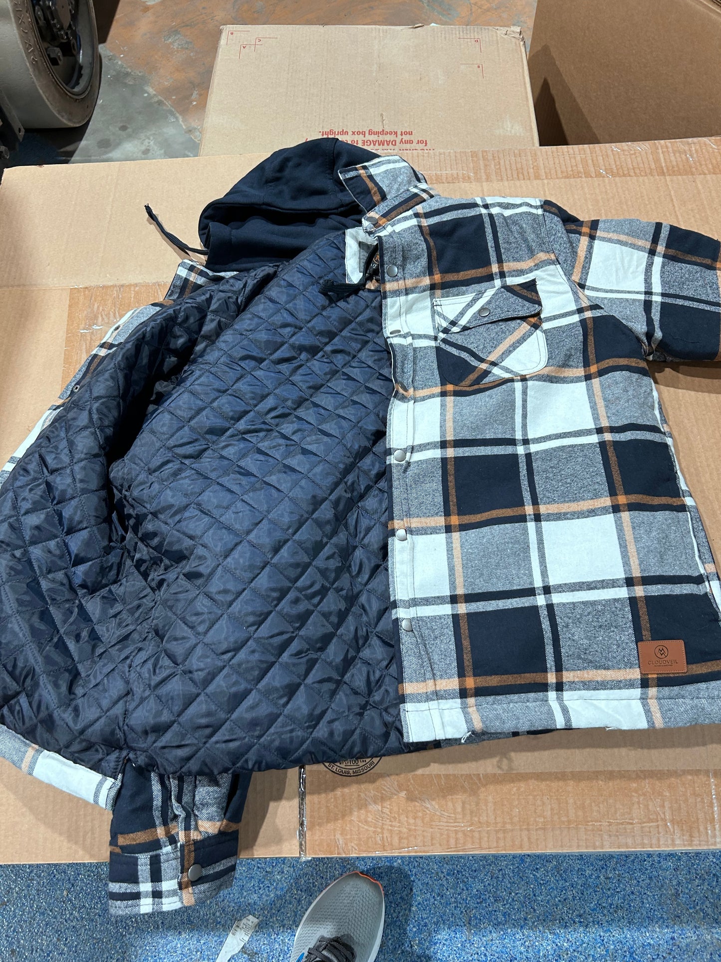 Pallet Lot: Men's Coats & More!