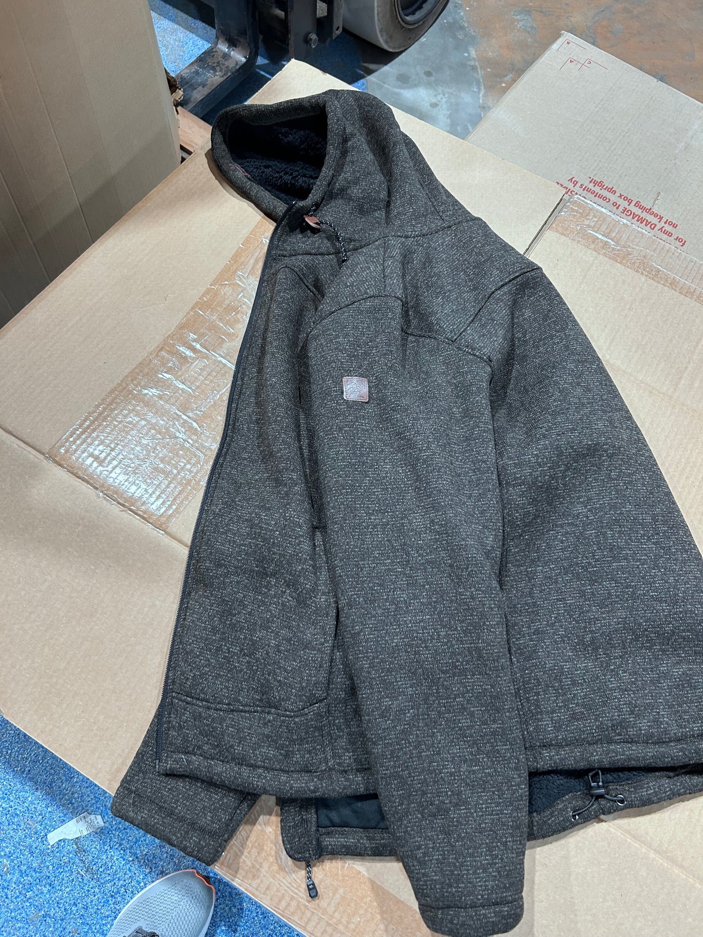 Pallet Lot: Men's Coats & More!