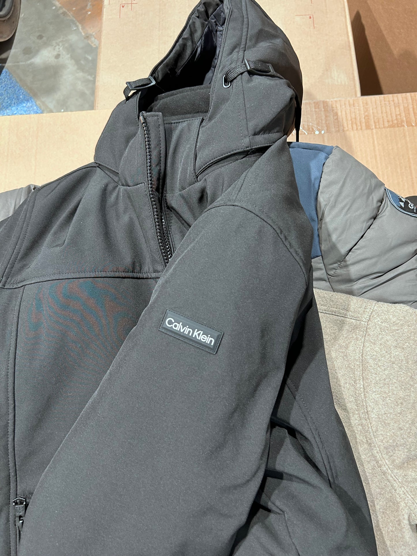 Pallet Lot: Men's Coats & More!