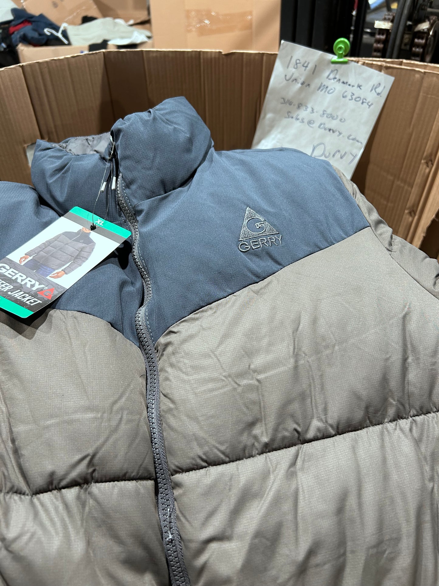 Pallet Lot: Men's Coats & More!