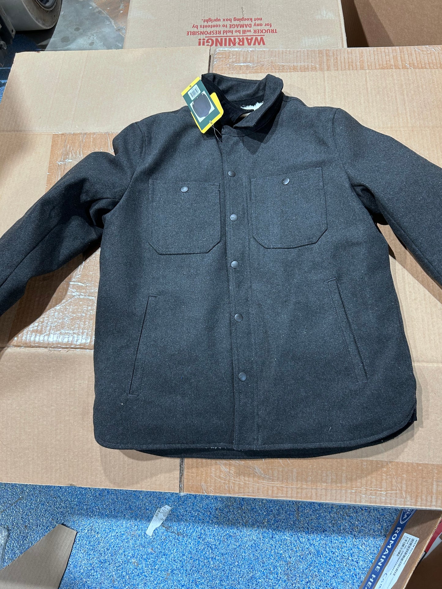 Pallet Lot: Men's Coats & More!