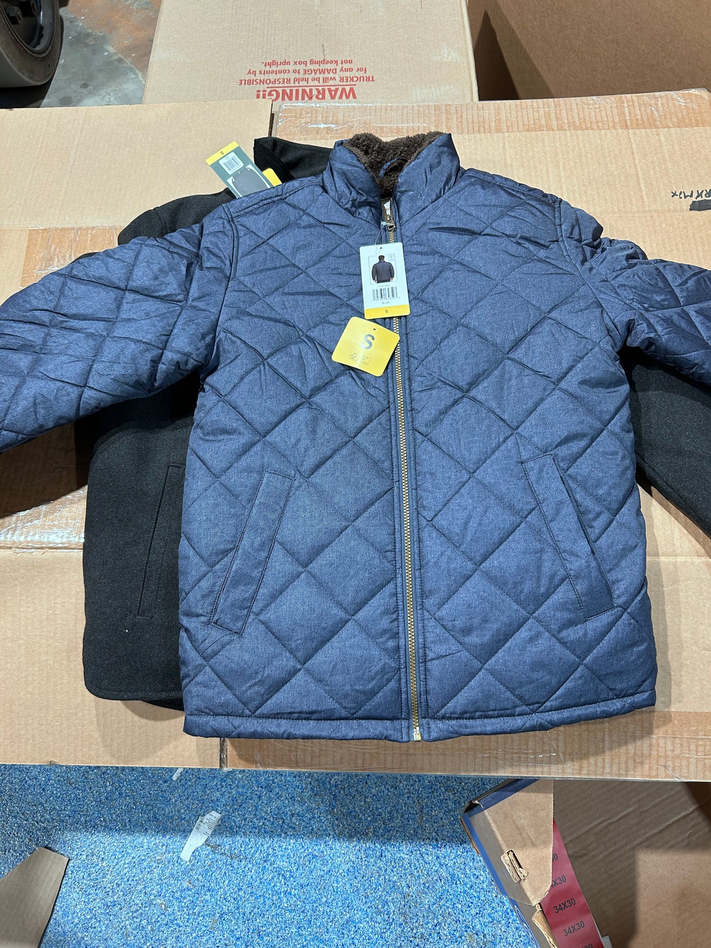 Pallet Lot: Men's Coats & More!