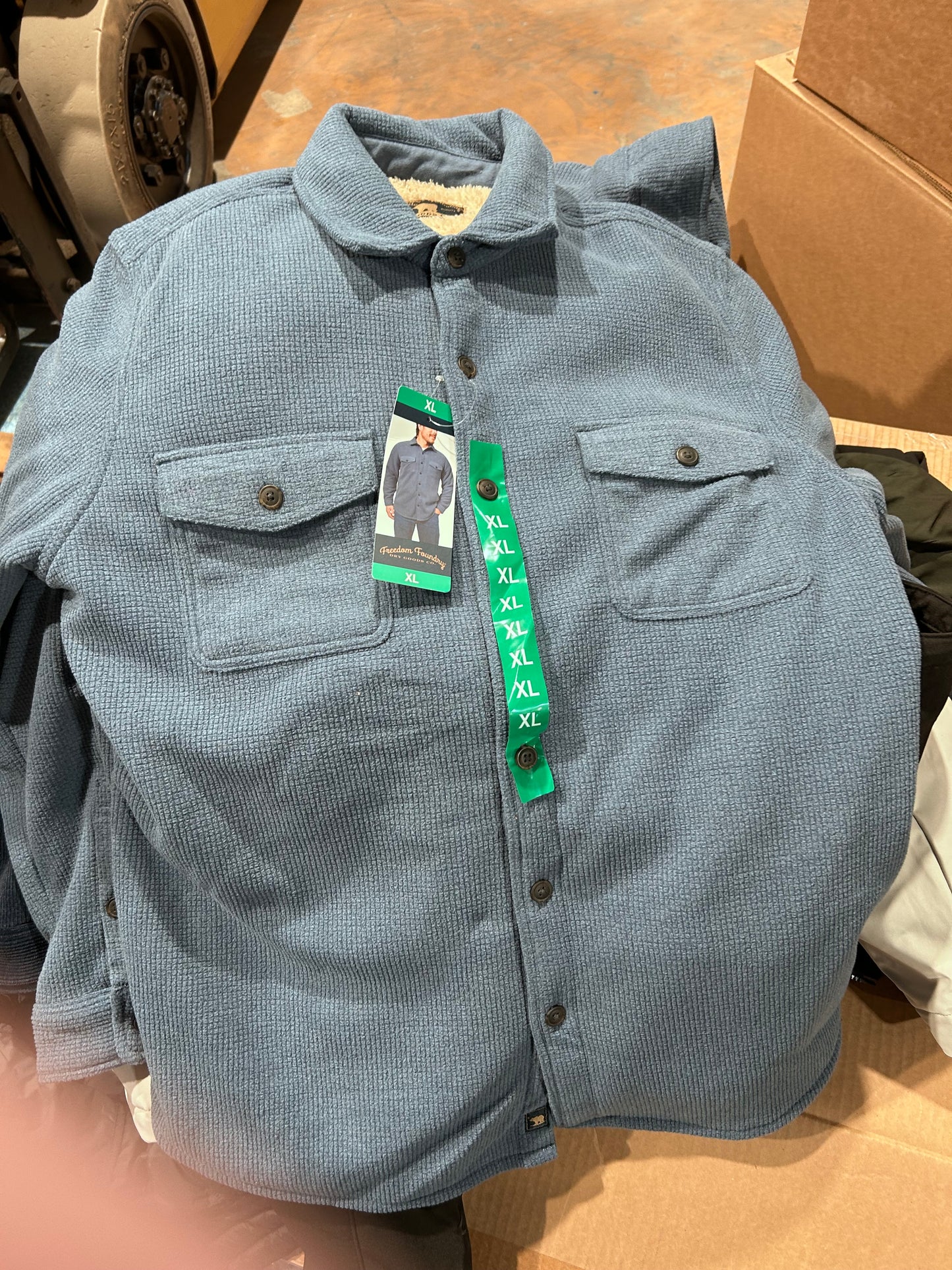 Pallet Lot: Men's Coats & More!