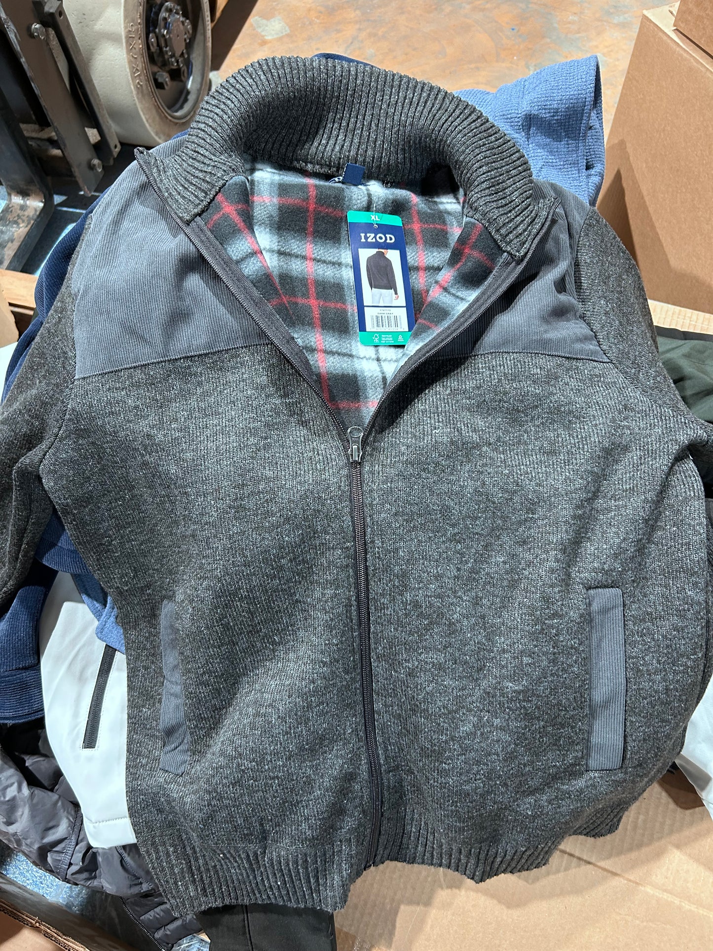 Pallet Lot: Men's Coats & More!