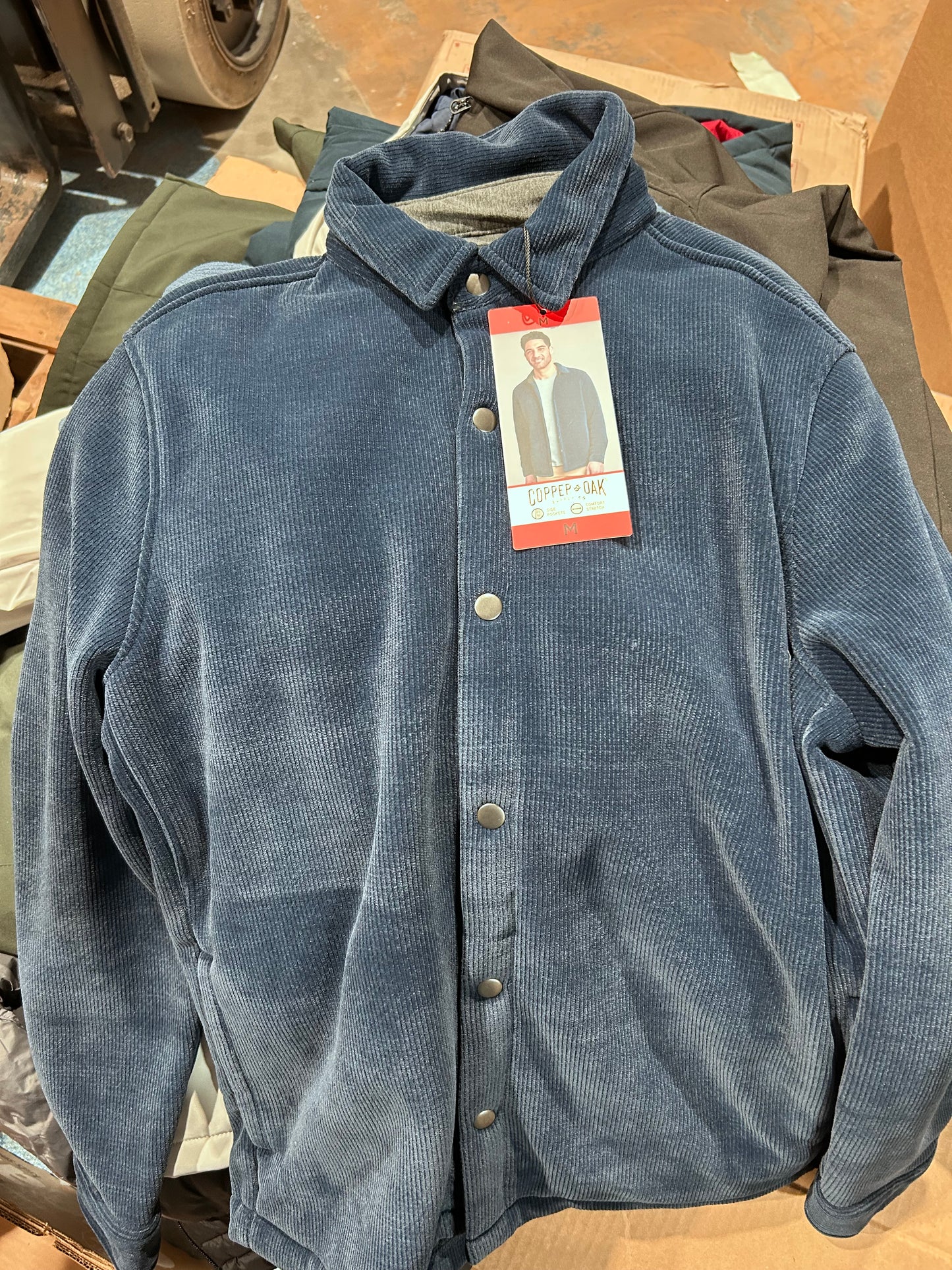 Pallet Lot: Men's Coats & More!