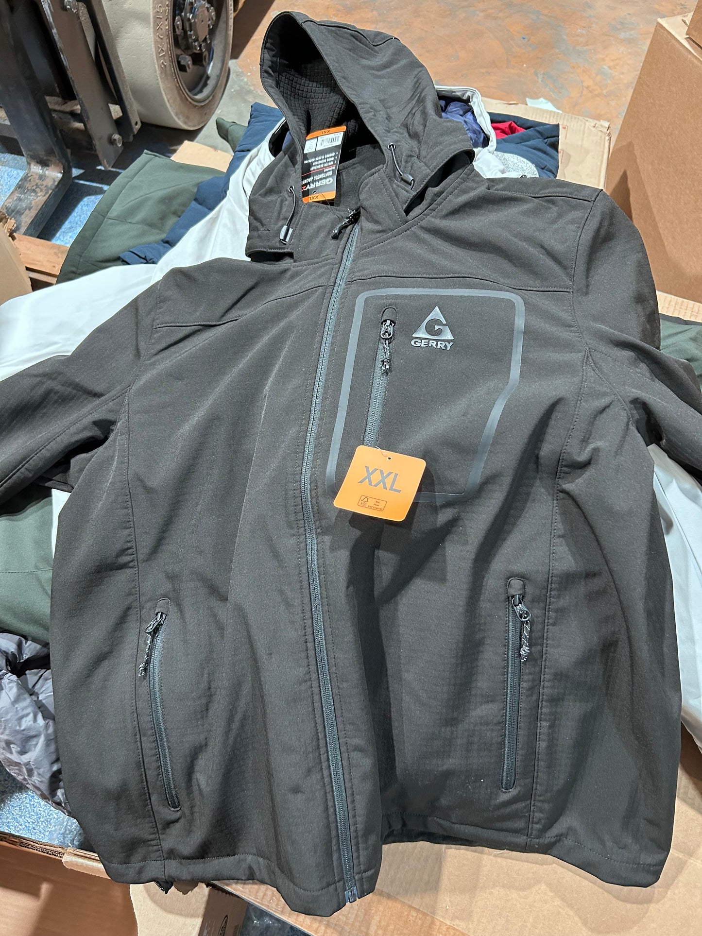 Pallet Lot: Men's Coats & More!