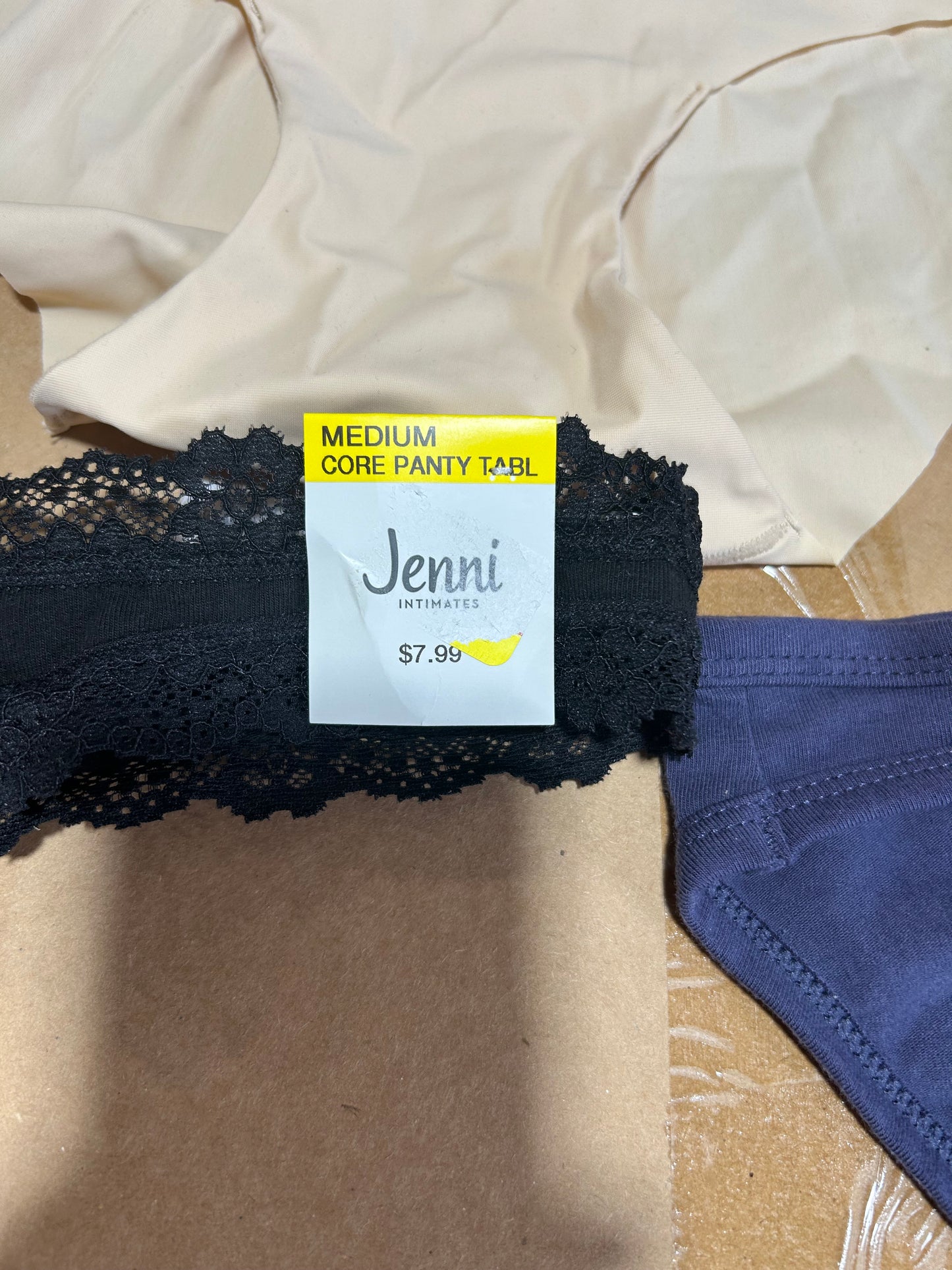 Women's PLUS - Bra's and ShapeWear - 55 pieces.