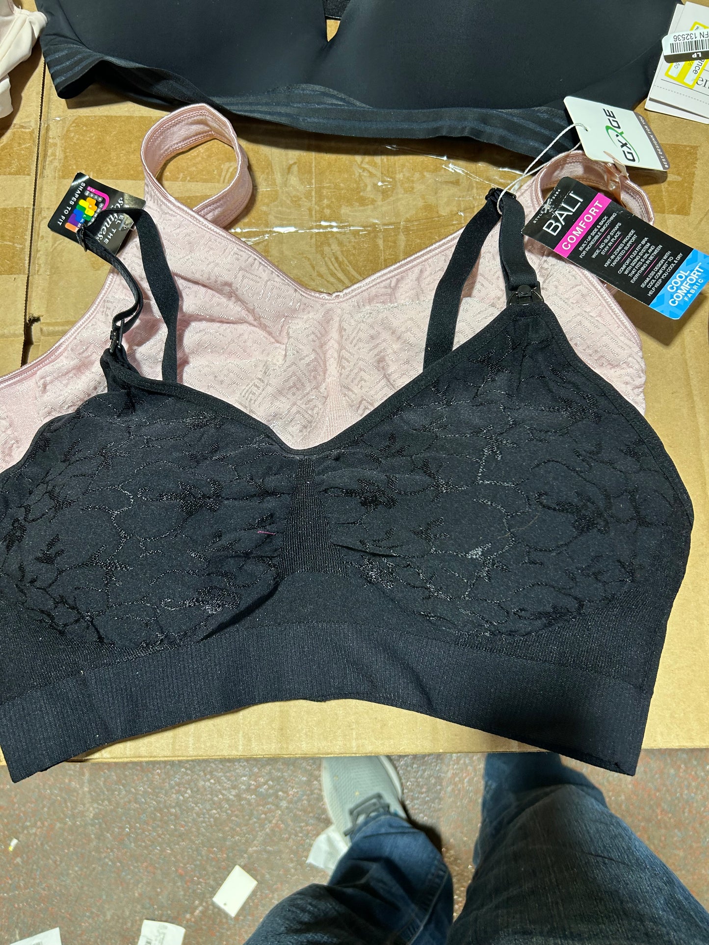 Women's PLUS - Bra's and ShapeWear - 55 pieces.