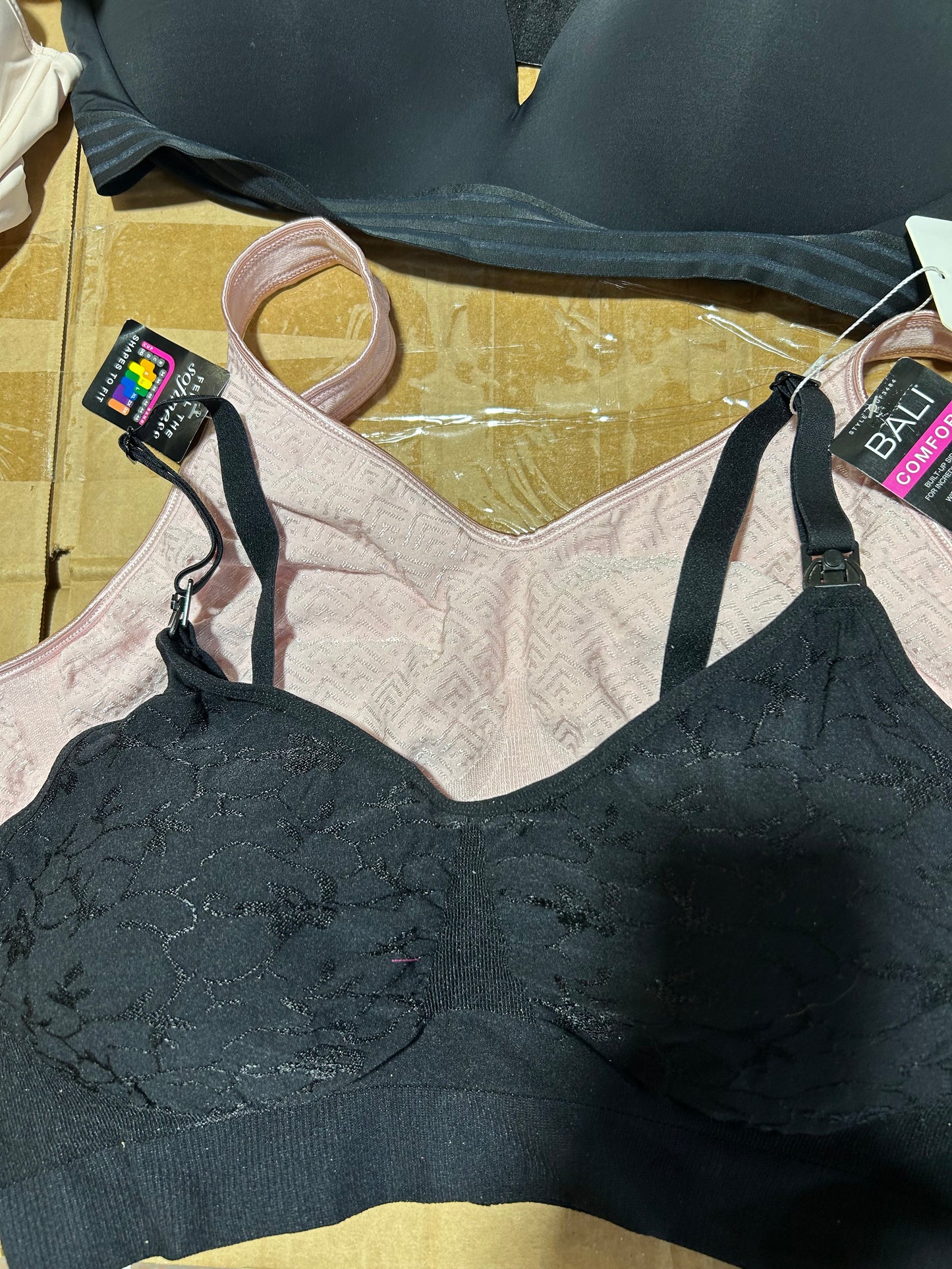 Women's PLUS - Bra's and ShapeWear - 55 pieces.