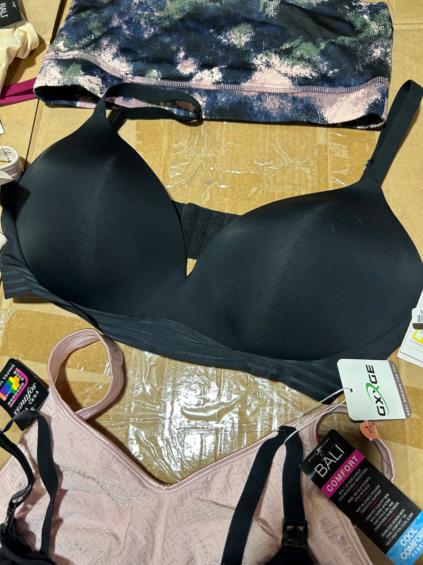 Women's PLUS - Bra's and ShapeWear - 55 pieces.