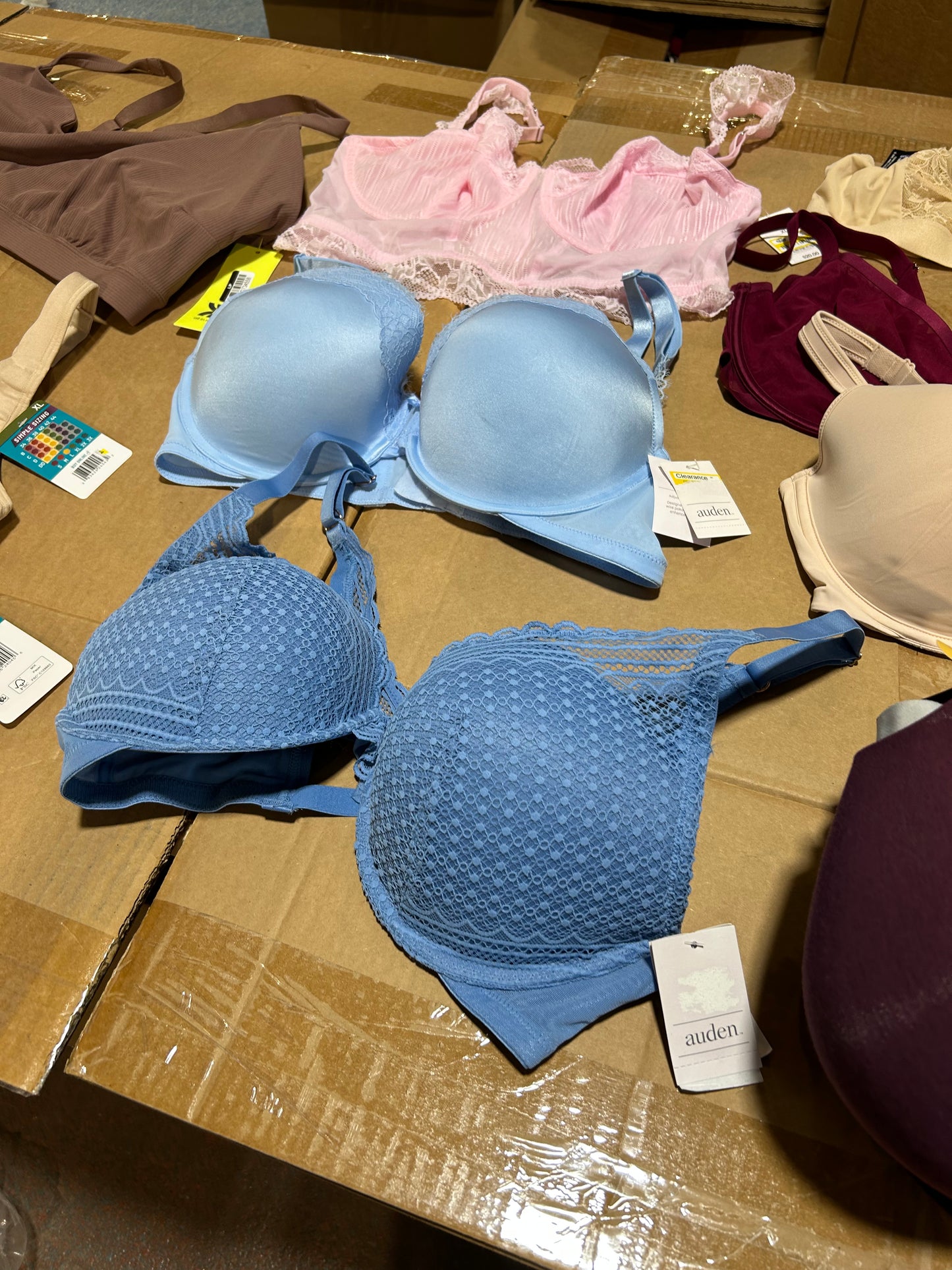 Women's PLUS - Bra's and ShapeWear - 55 pieces.