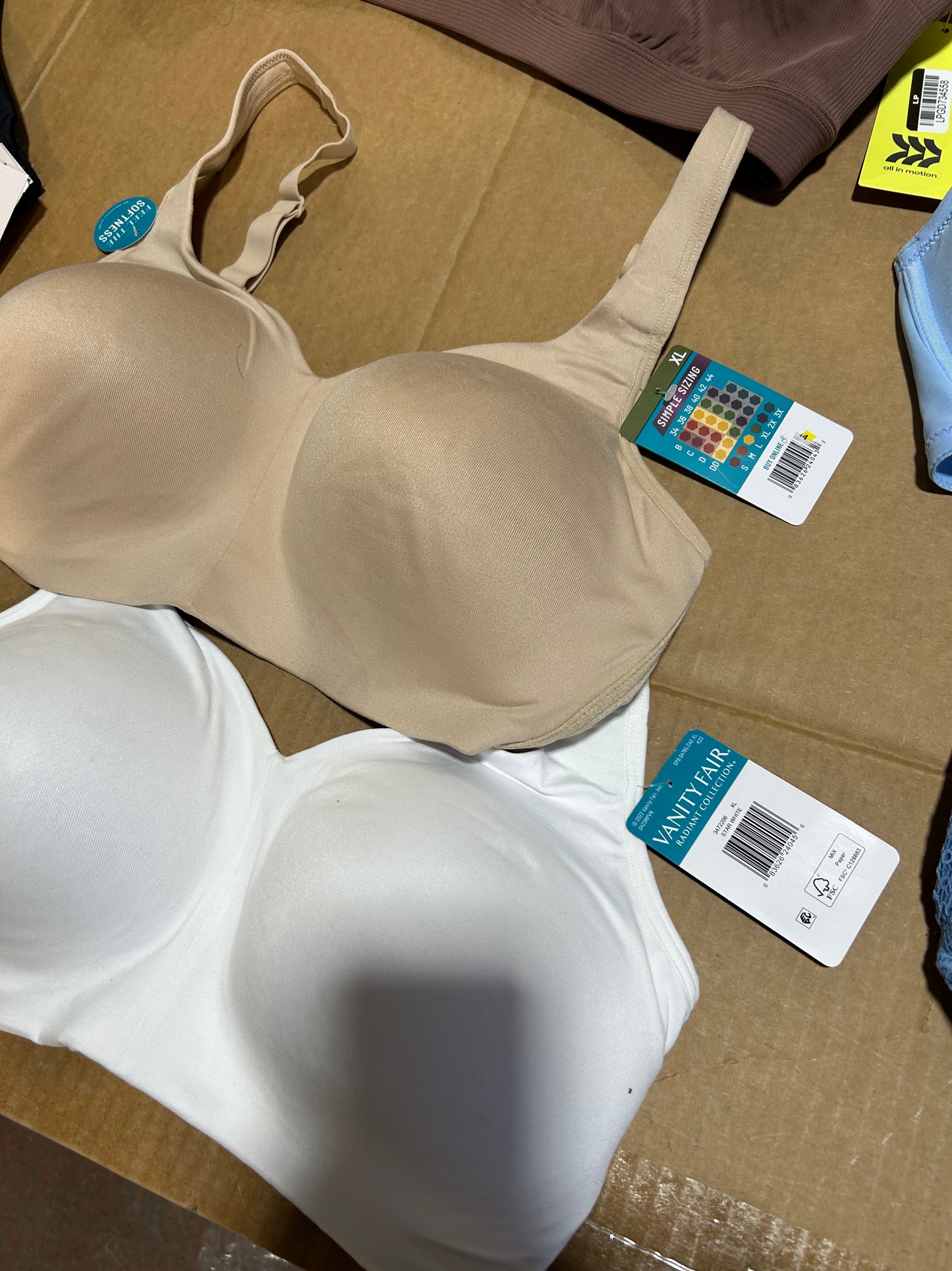 Women's PLUS - Bra's and ShapeWear - 55 pieces.