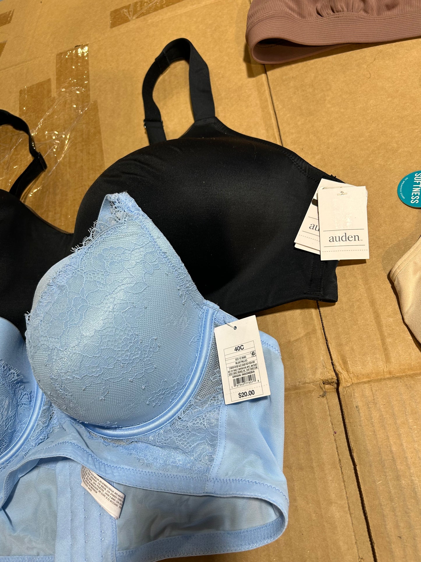 Women's PLUS - Bra's and ShapeWear - 55 pieces.