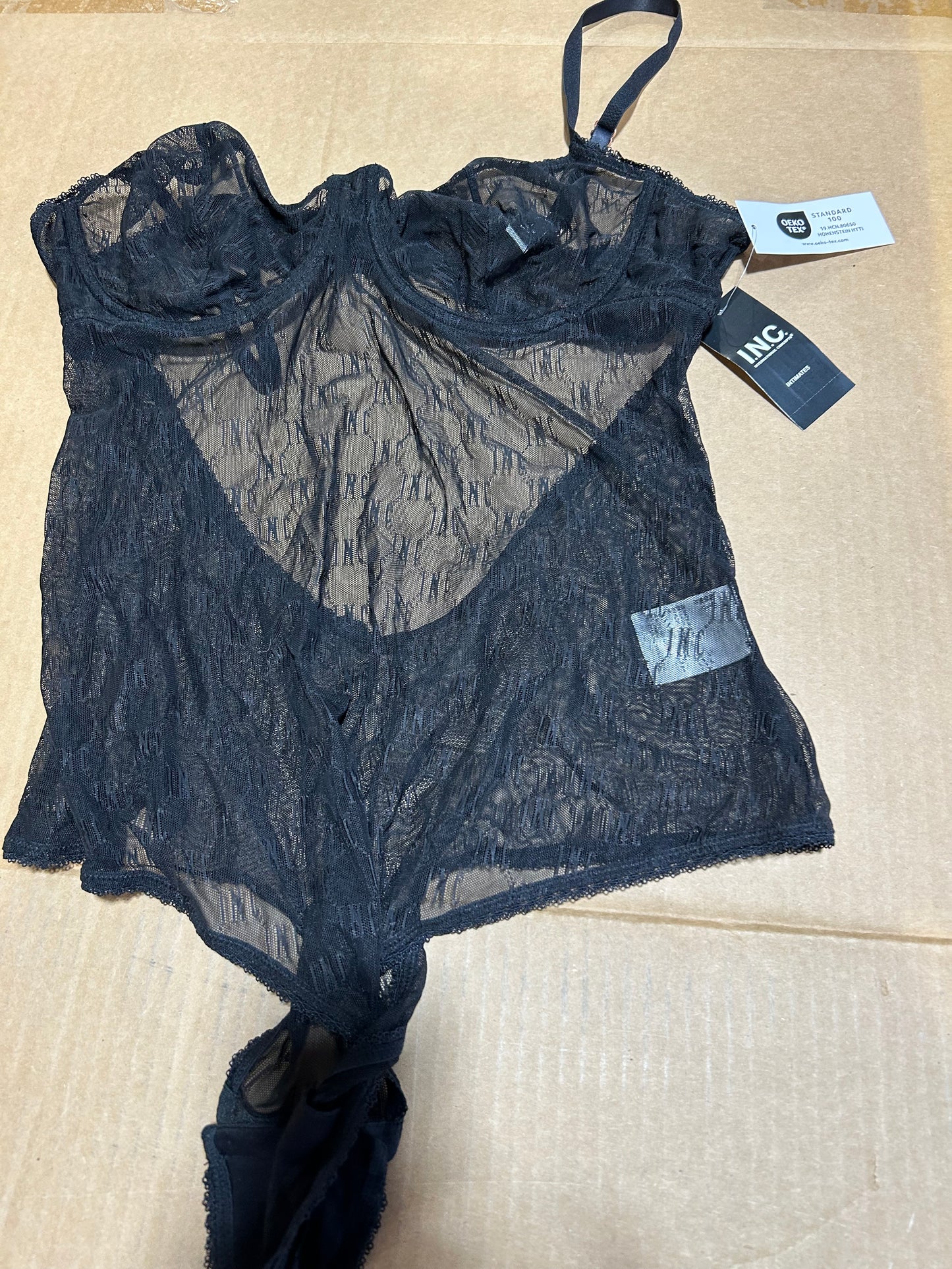 Women's PLUS - Bra's and ShapeWear - 55 pieces.