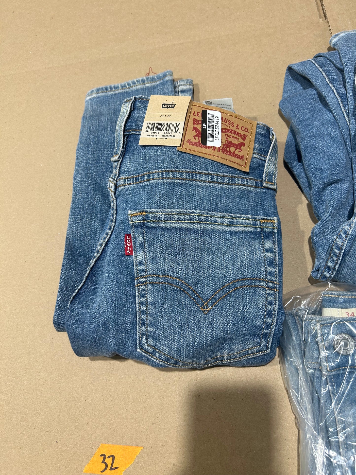 Levi's Jeans Lot - Women 48pc.