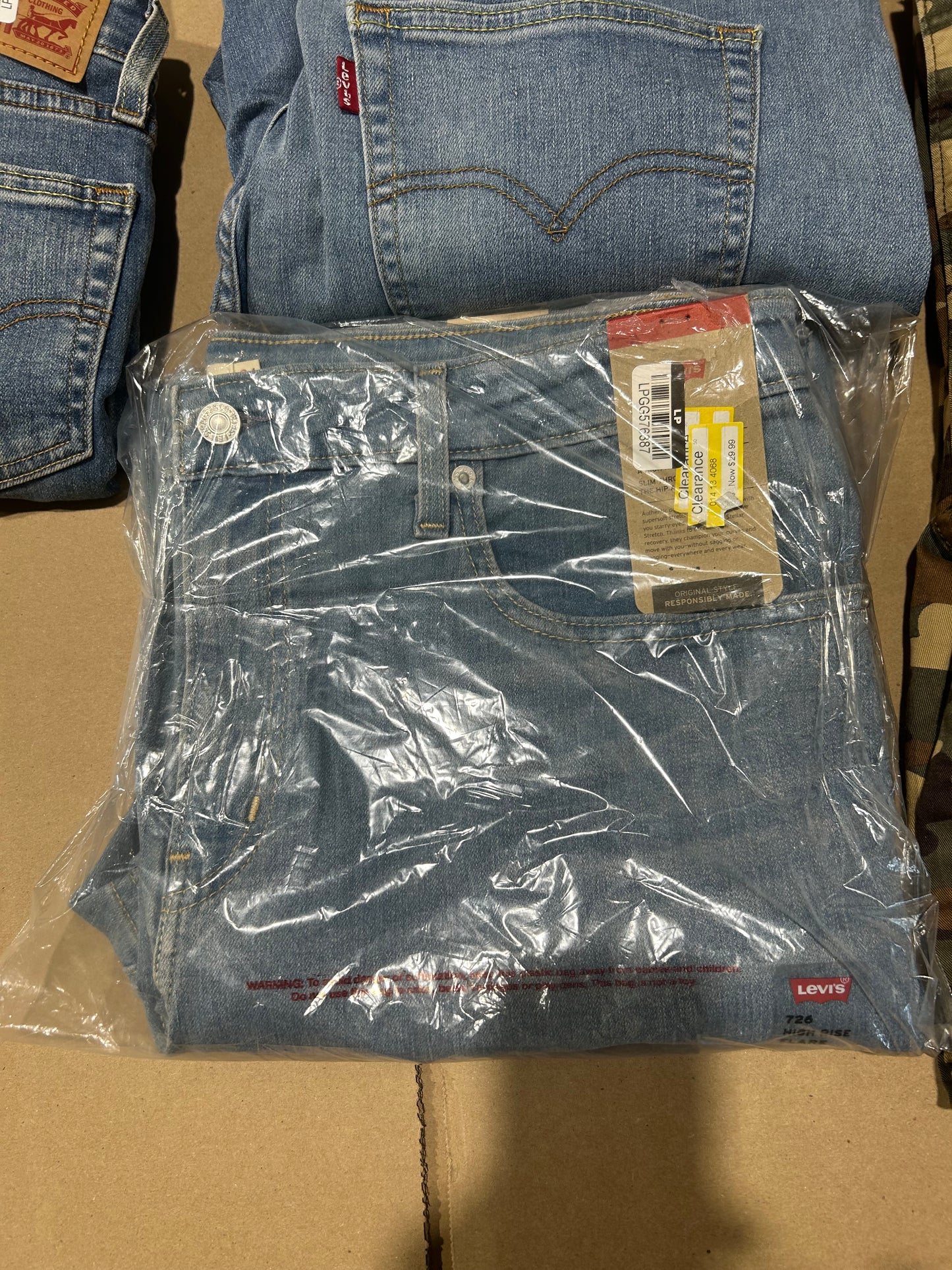 Levi's Jeans Lot - Women 48pc.