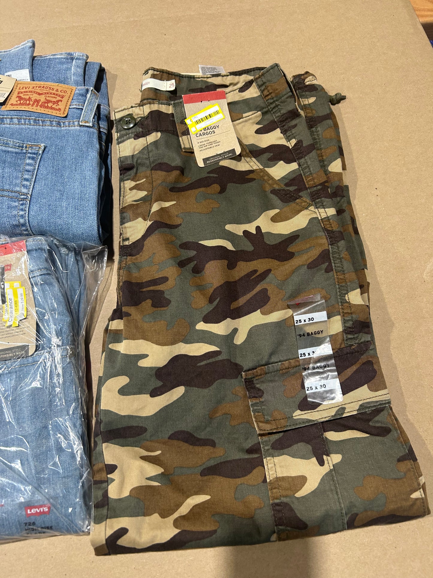 Levi's Jeans Lot - Women 48pc.
